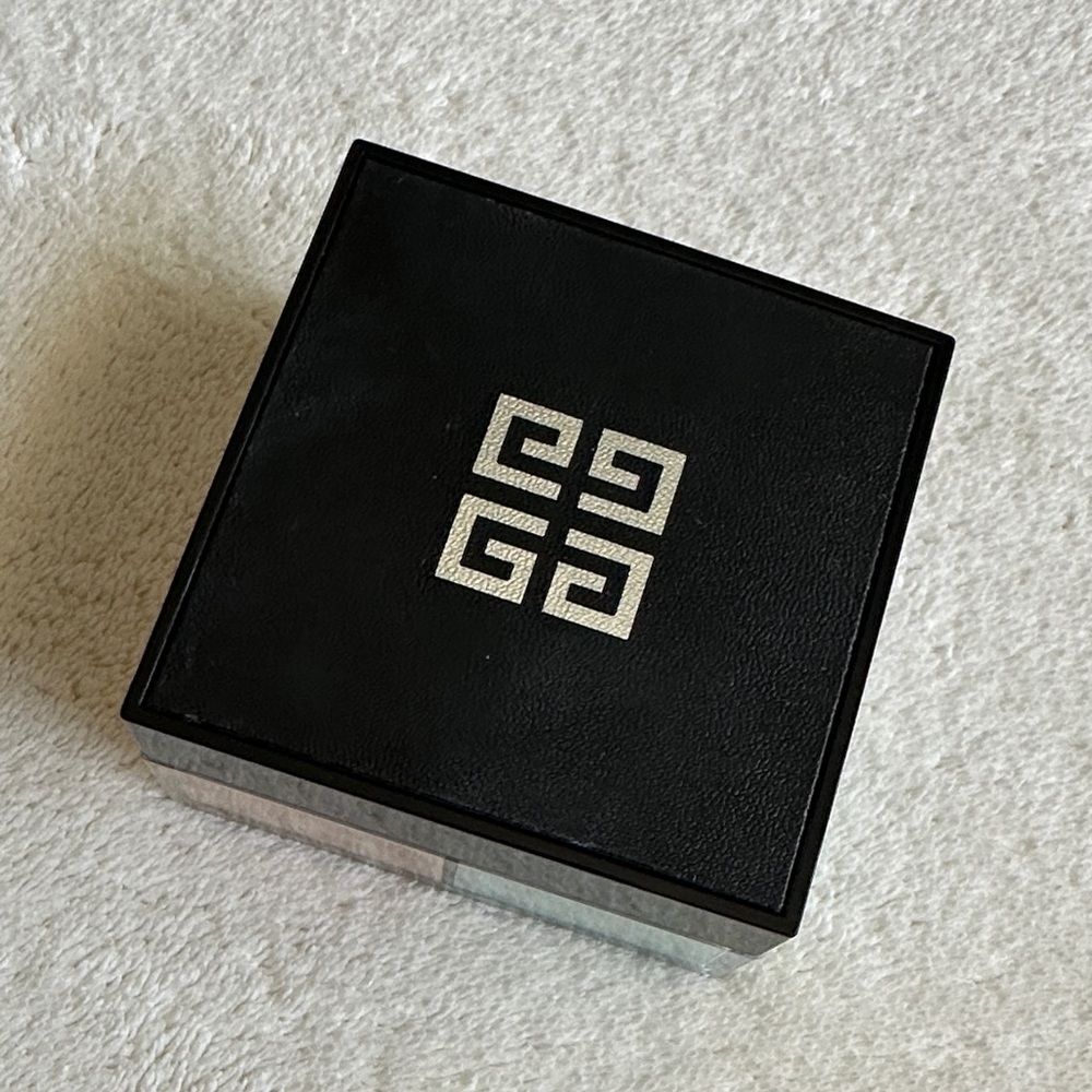 GIVENCHY Prisme Libre Mat-finish and Enhanced Radiance Loose Powder - 4